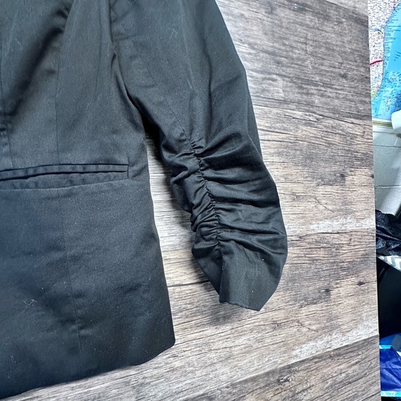 Dalia Collection Black Women's Ruched Sleeve Blazer - Picture 3 of 7